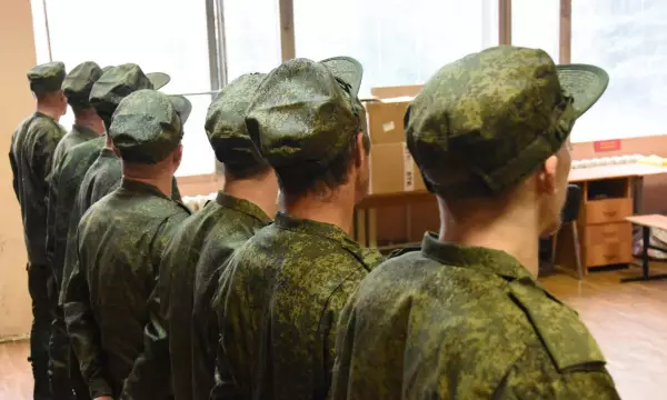 Главное за ночь. Будет ли в стране мобилизация, с 1 апреля заработает запрет на вывоз топлива из России, россиянин напал на подругу сына Трампа