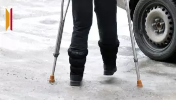 В Воронежской области женщина хочет взыскать со школы деньги за падение на скользком крыльце