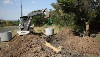 В каменском селе Трехстенки проложили новый водопровод