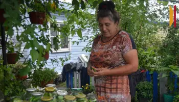 &laquo;Откроют баночку огурчиков &ndash; и дом вспомнят&raquo;: жительница воробьевского села отправляет на СВО соленья со своего огорода