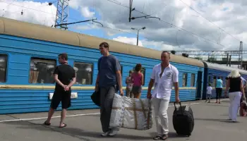 Главное за ночь. Поезда по Крыму будут ходить только в светлое время суток, а Лариса Долина требует взыскать с ответчиков 176 миллионов рублей.