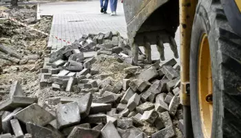 В воронежском селе Лопатки жителям помогут с обустройством остановки и тротуара
