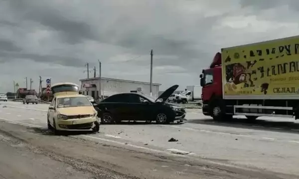 В ДТП с участием Volkswagen, &laquo;Лады&raquo; и фуры в Воронежской области пострадала 62-летняя женщина