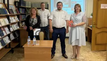 &laquo;Ты с правдой разминуться не спеши&raquo;: в Рамони презентовали сборник поэта-фронтовика Егора Исаева