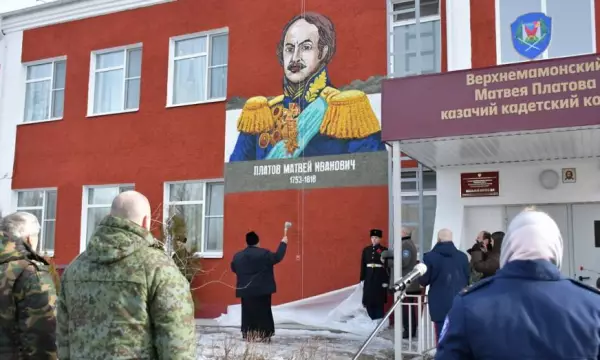 В Верхнемамонском казачьем кадетском корпусе открыли 2 патриотических мурала