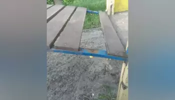 Под Воронежем мальчик упал с аварийной горки на детской площадке и получил травмы