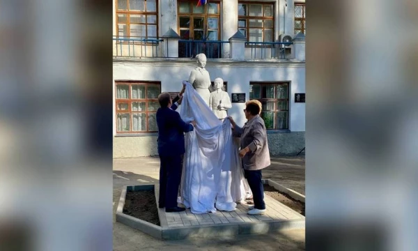 В Борисоглебске открыли памятник учителю