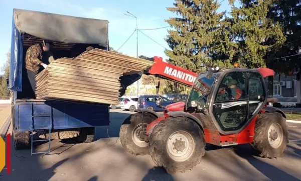 Грибановцы передали бойцам СВО стройматериалы и масксети