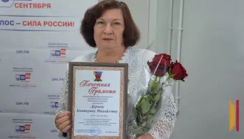 В Верхнем Мамоне член УИК отметила двойной юбилей в день выборов