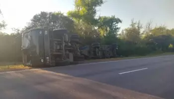 В Воронежской области водитель КамАЗа опрокинулся в кювет и попал в больницу