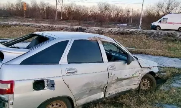 В Воронежской области ВАЗ совершал обгон и врезался в Lifan: пострадала 18-летняя девушка