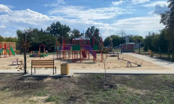 В таловском поселке Нижняя Каменка благоустроили сквер