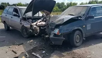 В Эртиле Воронежской области столкнулись 2 ВАЗа: пострадали водители