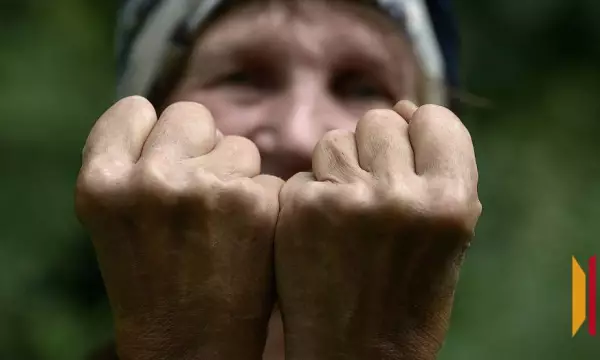 Пенсионерка, избившая подругу в воронежском селе Тройня, получила условный срок