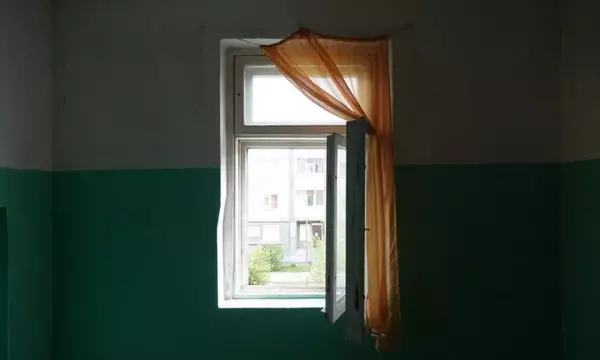 Под Воронежем из окна третьего этажа выпала двухлетняя девочка
