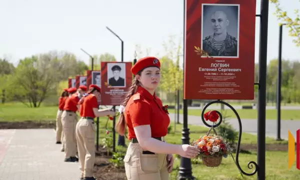 В Острогожске Аллею Памяти дополнили 15 портретов героев