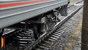 В Воронежской области женщина хотела сократить путь домой и лишилась двух ног