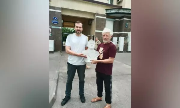 Репьевский скульптор создал бюст советского государственного деятеля Виталия Воротникова