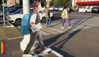 В Боброве на пешеходных переходах установили ростовые фигуры школьников