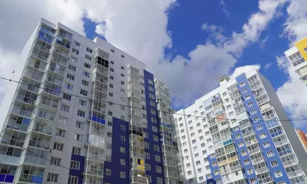 Обнаружили тело девушки на машине в воронежском дворе