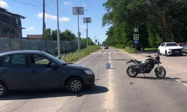 Под Воронежем 22-летний мотоциклист выехал на встречку и врезался в &laquo;Ладу&raquo;