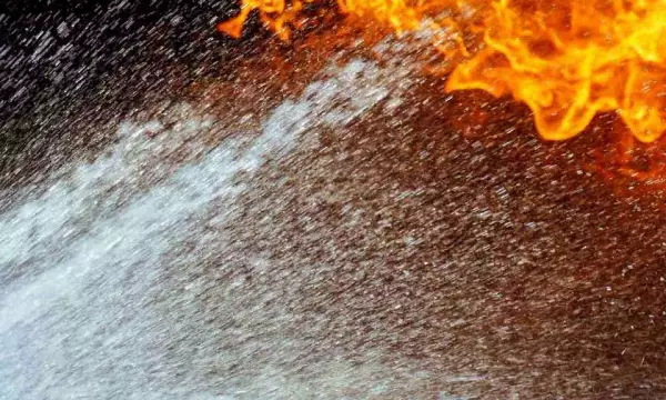 От удара молнии началось возгорание на газопроводе в Воронеже
