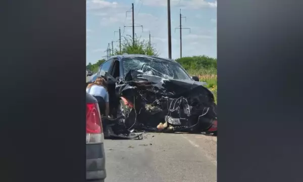 В Воронежской области столкнулись &laquo;Лада Гранта&raquo; и Mazda: пострадали 3 человека