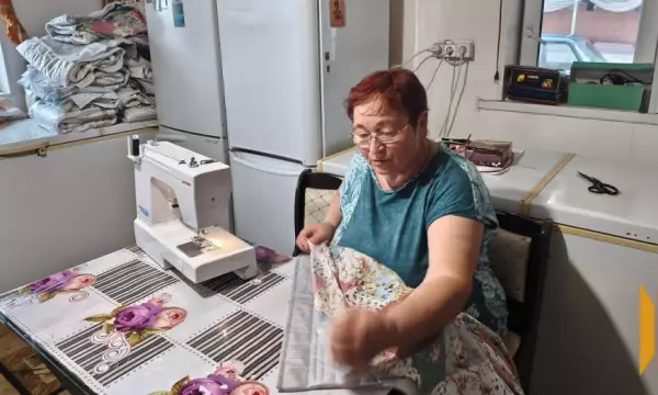 Жительница Репьевского района сшила для бойцов СВО более 500 одеял