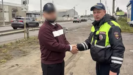 Воронежские полицейские помогли водителю отбуксировать до автосервиса &laquo;Ладу Приору&raquo; с проколотой шиной
