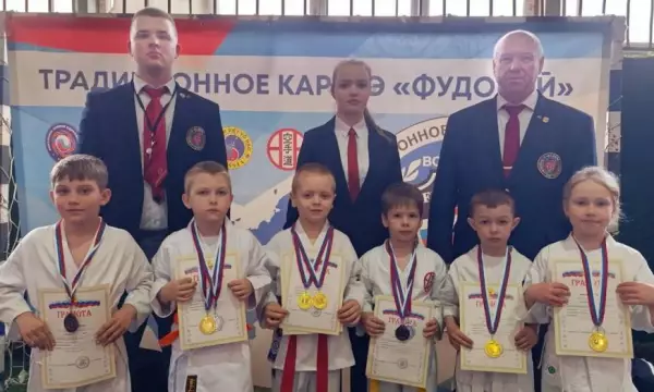 Юные панинские каратисты привезли 5 золотых медалей с соревнований в Воронеже