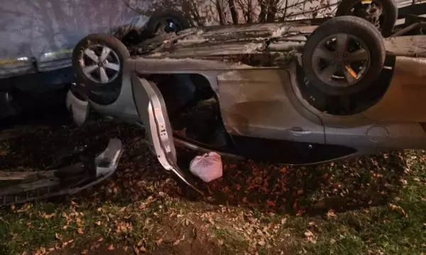 В Новой Усмани воронежец на Ford столкнулся с Mazda и перевернулся: пострадал ребенок
