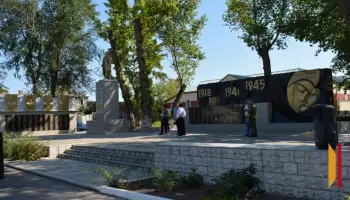 В Воронежской области пьяный 24-летний мужчина поджег венок на воинском захоронении