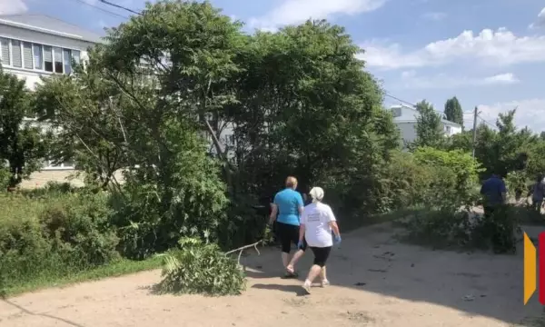 В хохольском поселке Орловка общественники отремонтируют разбитую дорогу