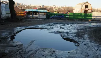 Главное за ночь. Нефтяной дождь после атаки БПЛА и падение интереса туристов к отдыху в Крыму