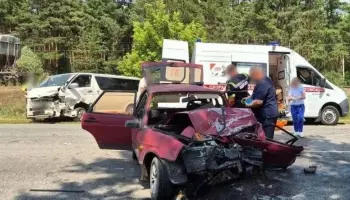 В Воронежской области &laquo;девятку&raquo; занесло и выкинуло на встречку: пострадали женщина и 13-летняя девочка