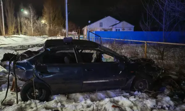В Воронежской области Kia Spectra вылетела в кювет и опрокинулась: пострадали 2 человека