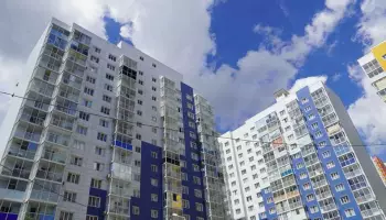 Обнаружили тело девушки на машине в воронежском дворе