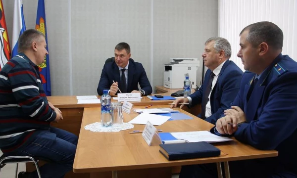 Жители Каменского района обратились с просьбами к заместителю губернатора на личном приеме