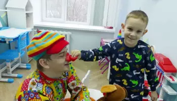 Как больничные клоуны помогают выздоравливать детям с пороками сердца