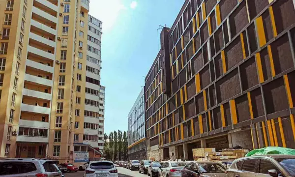 Тело мужчины нашли на общем балконе в Воронеже