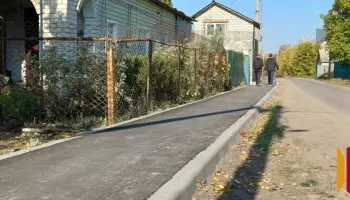 В хохольском селе Гремячье проложили тротуар к социальным объектам