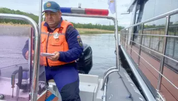 Осенняя рыбалка с лодки: как обезопасить себя в холодной воде