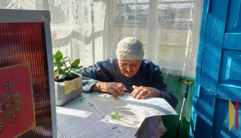 На выборах депутатов Госдумы РФ проголосовала 102-летняя жительница поселка Хохольский