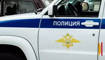 Подростки из ревности разбили машину воронежца