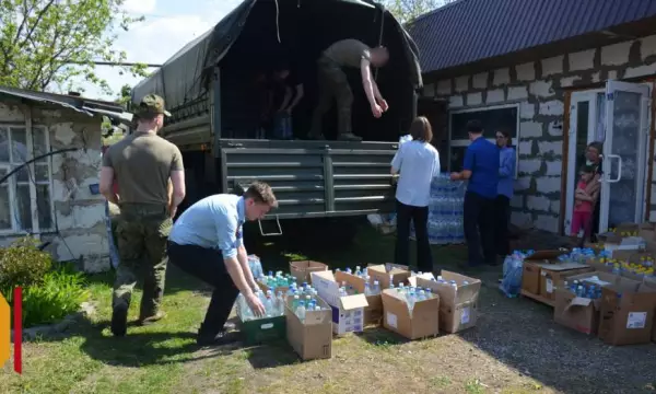 Верхнемамонские волонтеры отправили бойцам СВО питьевую воду и продукты