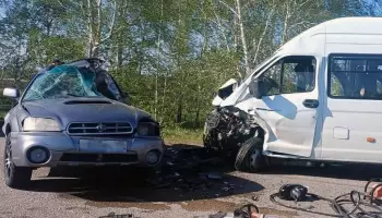 Один человек погиб и 5 пострадали при столкновении пикапа и пассажирского микроавтобуса в Воронежской области