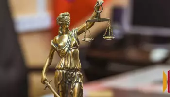 Под Воронежем женщина узнает через суд адрес фирмы, продавшей ей в интернете бракованную рубашку