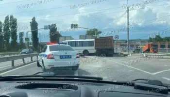 Под Воронежем столкнулись фуры и рейсовый автобус