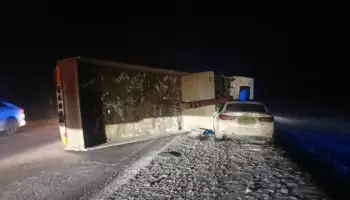 Грузовик свалился на иномарку на трассе Курск &ndash; Воронеж