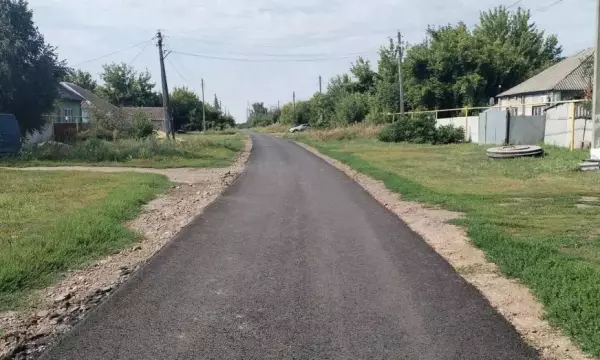 На окраине лискинского села Дракино заасфальтировали улицу Василевского